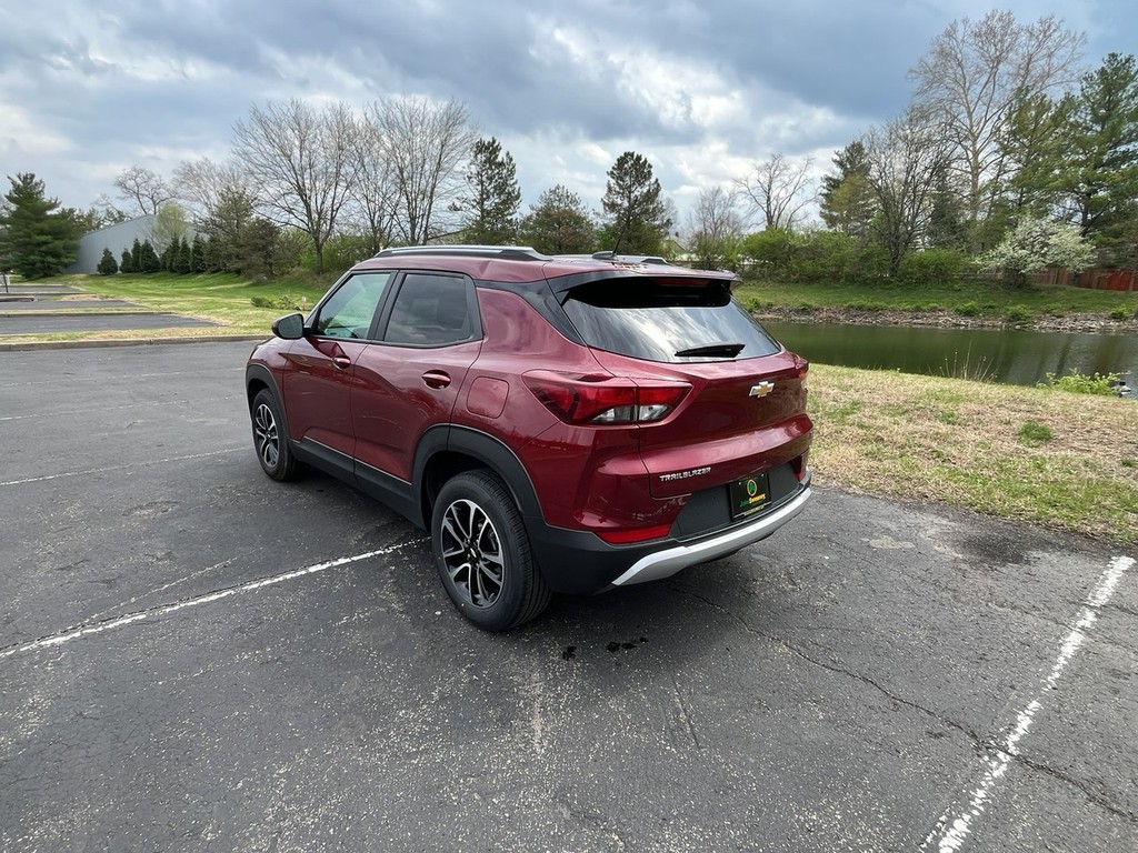 Chevrolet Trailblazer Vehicle Full-screen Gallery Image 08