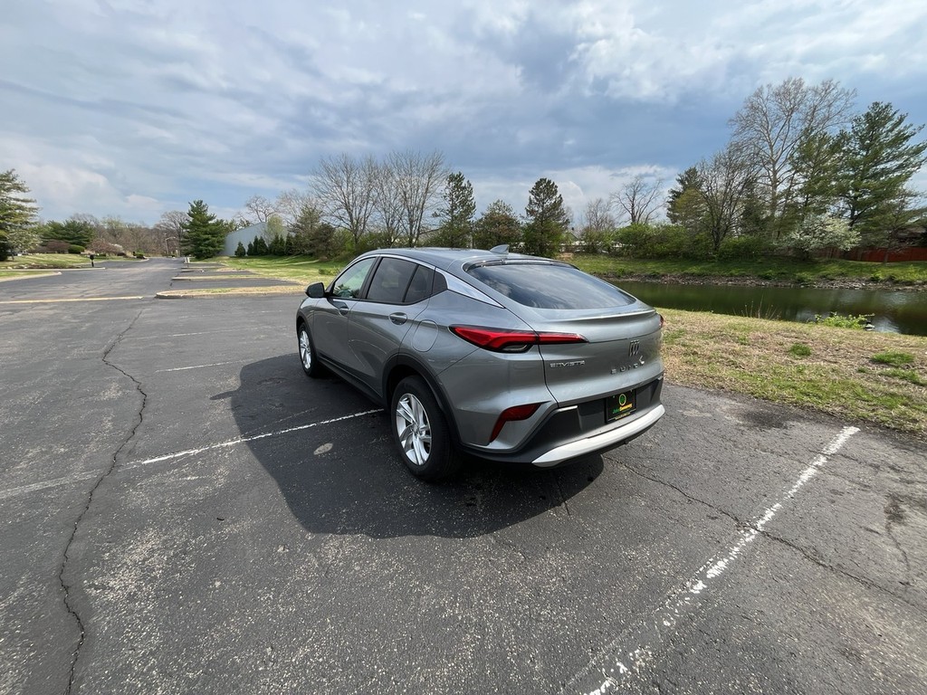 Buick Envista Vehicle Full-screen Gallery Image 08