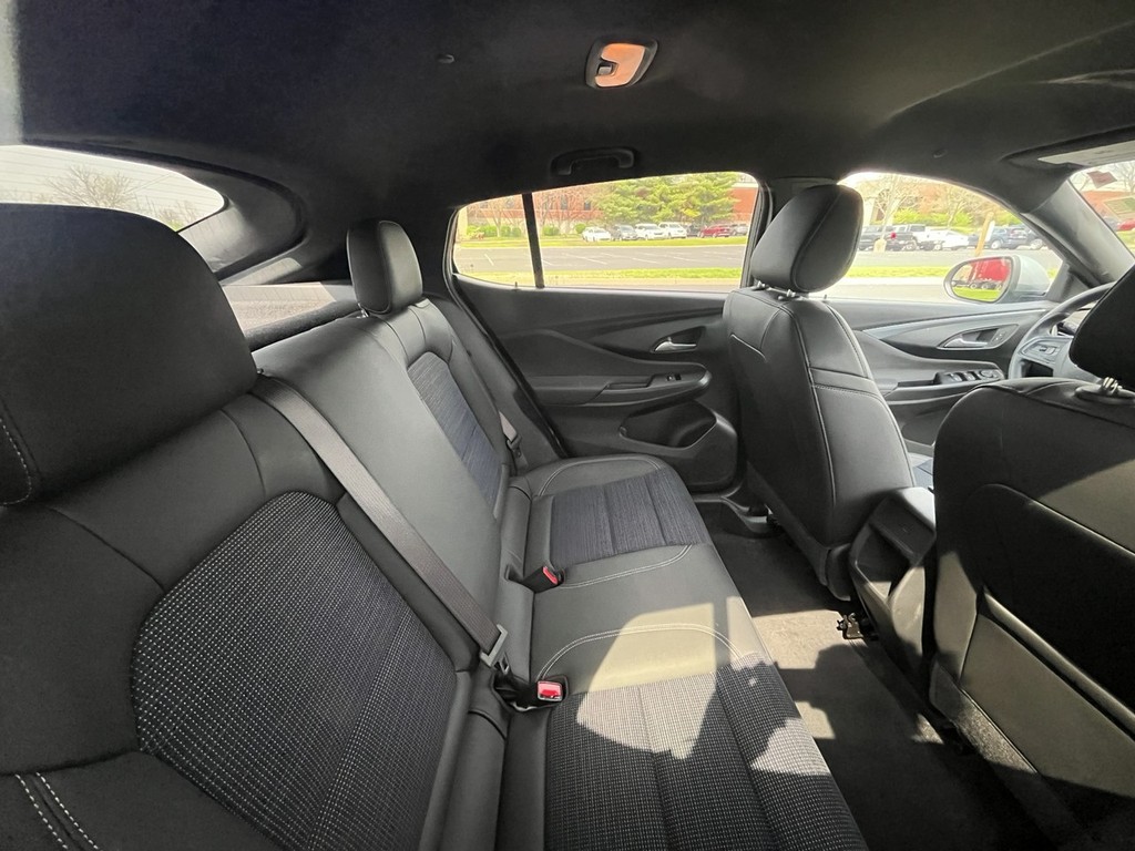 Buick Envista Vehicle Full-screen Gallery Image 11