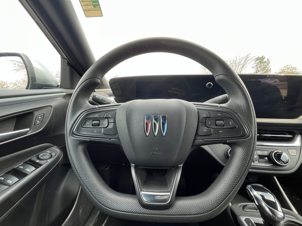 Buick Envista Vehicle Full-screen Gallery Image 14