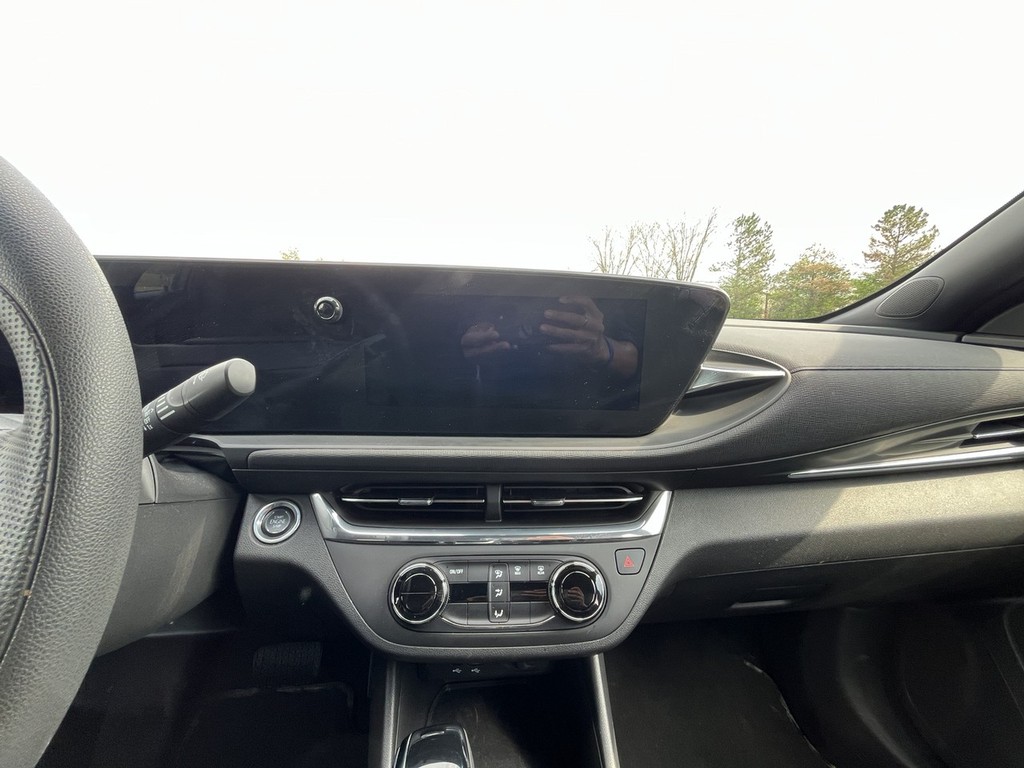 Buick Envista Vehicle Full-screen Gallery Image 15