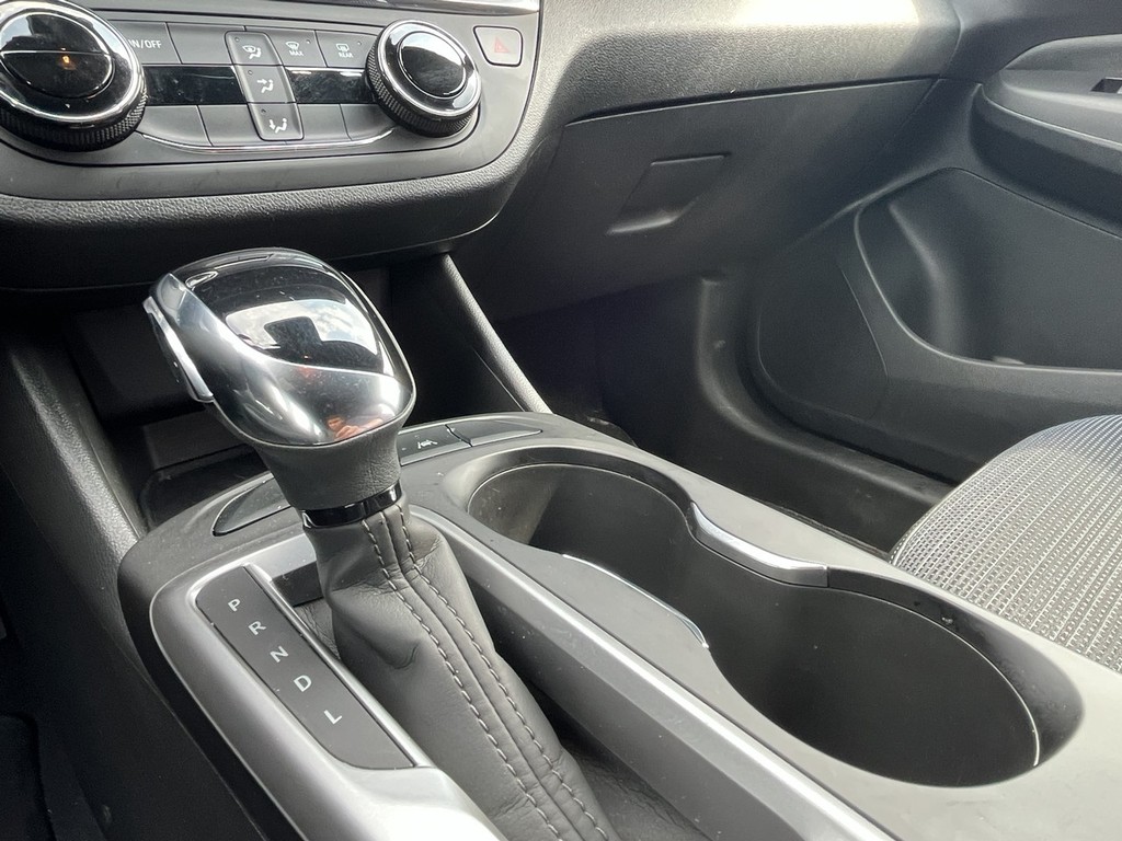 Buick Envista Vehicle Full-screen Gallery Image 16