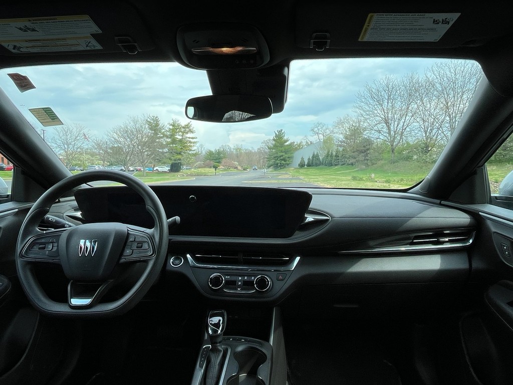 Buick Envista Vehicle Full-screen Gallery Image 17