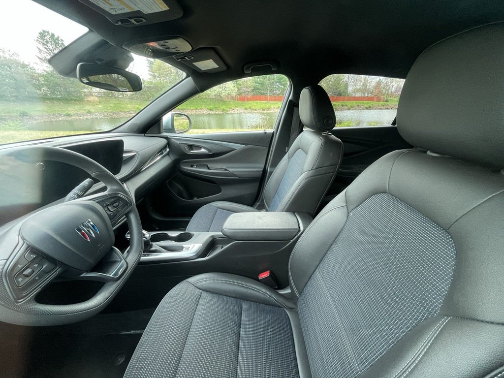 Buick Envista Vehicle Full-screen Gallery Image 19