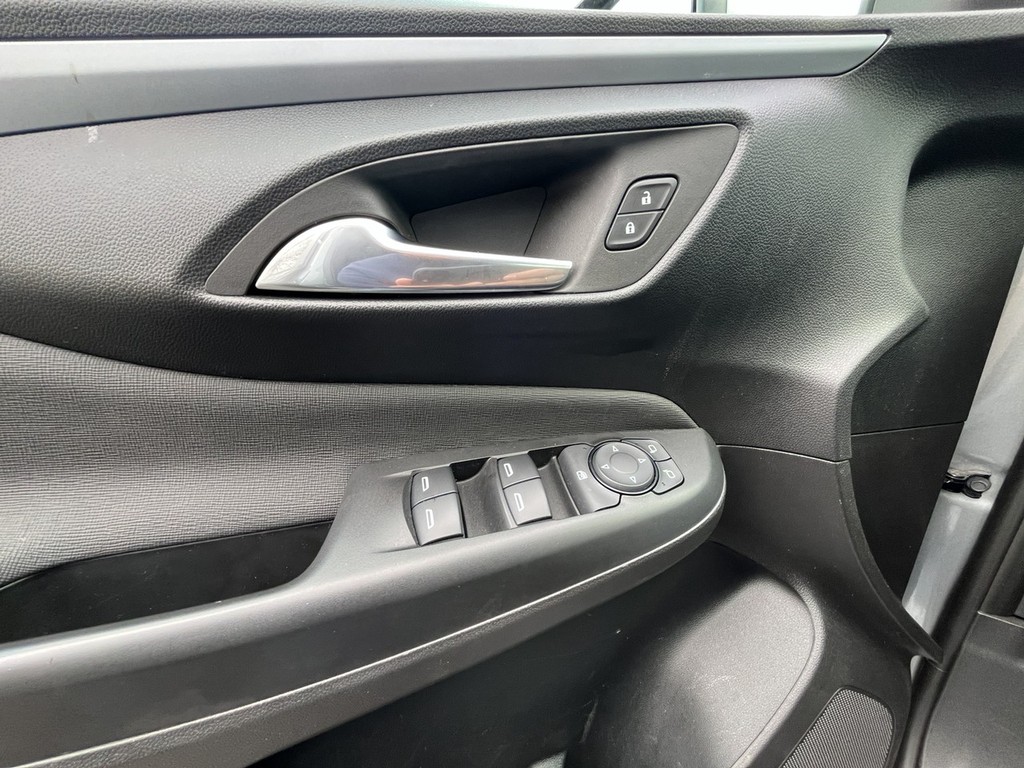 Buick Envista Vehicle Full-screen Gallery Image 21