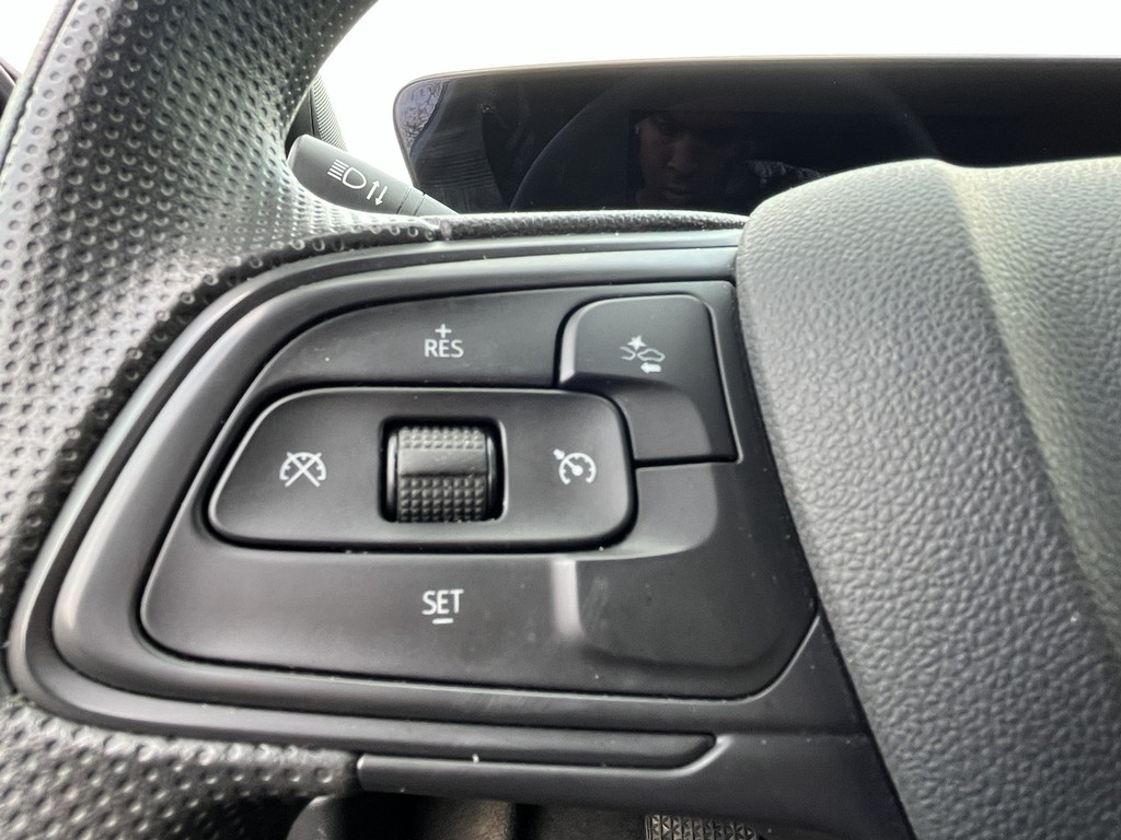 Buick Envista Vehicle Full-screen Gallery Image 24