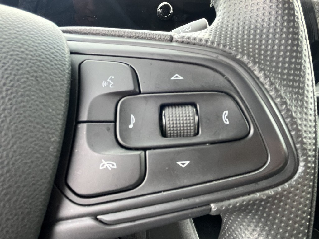 Buick Envista Vehicle Full-screen Gallery Image 25