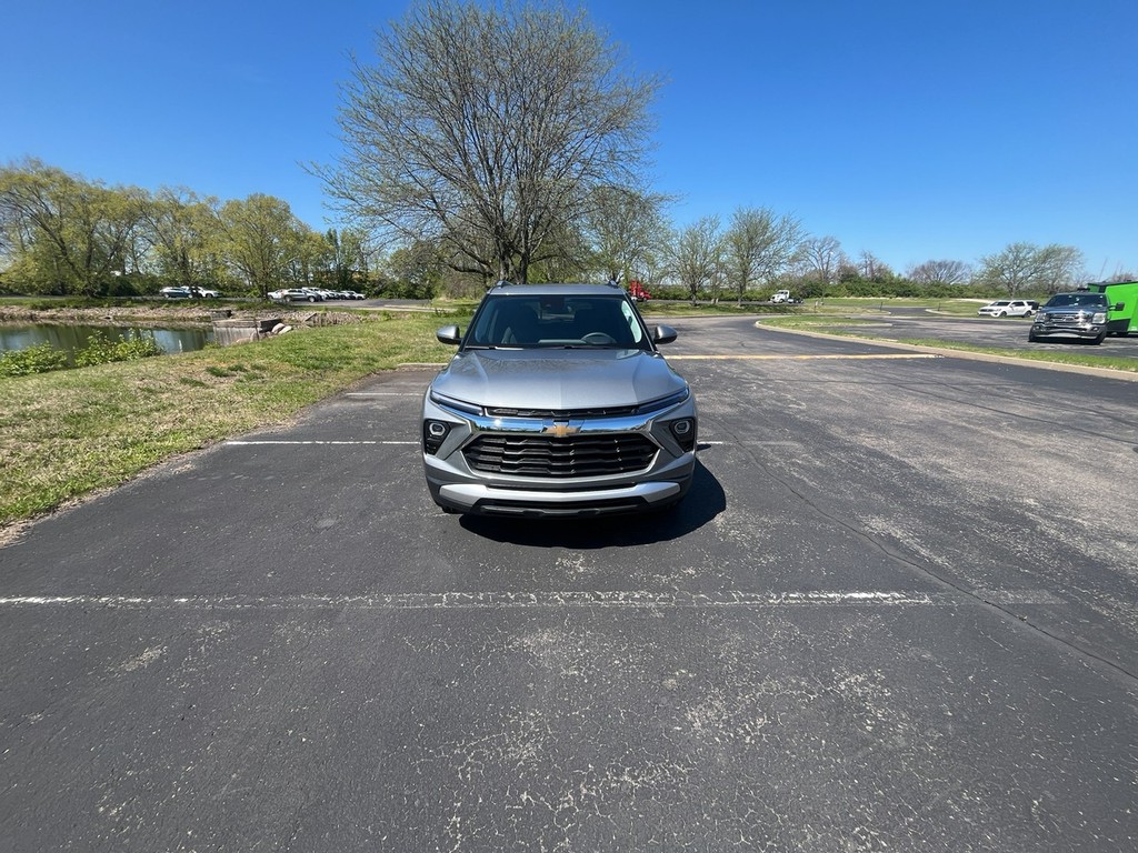 Chevrolet Trailblazer Vehicle Full-screen Gallery Image 03