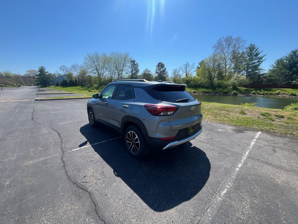 Chevrolet Trailblazer Vehicle Full-screen Gallery Image 08