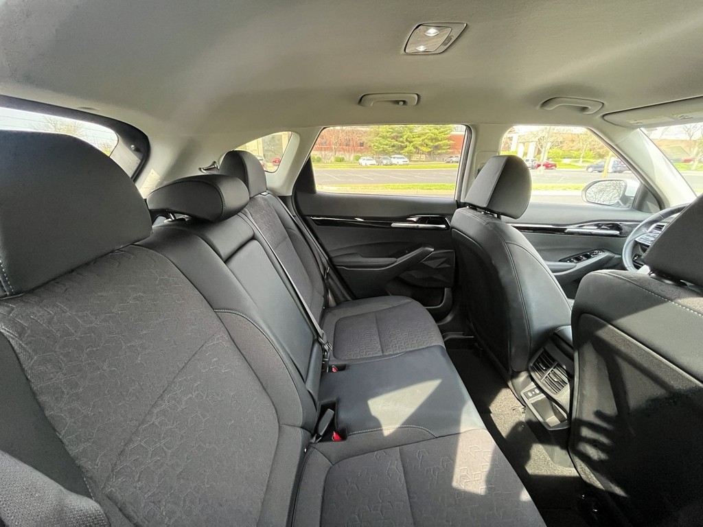 Kia Seltos Vehicle Full-screen Gallery Image 02