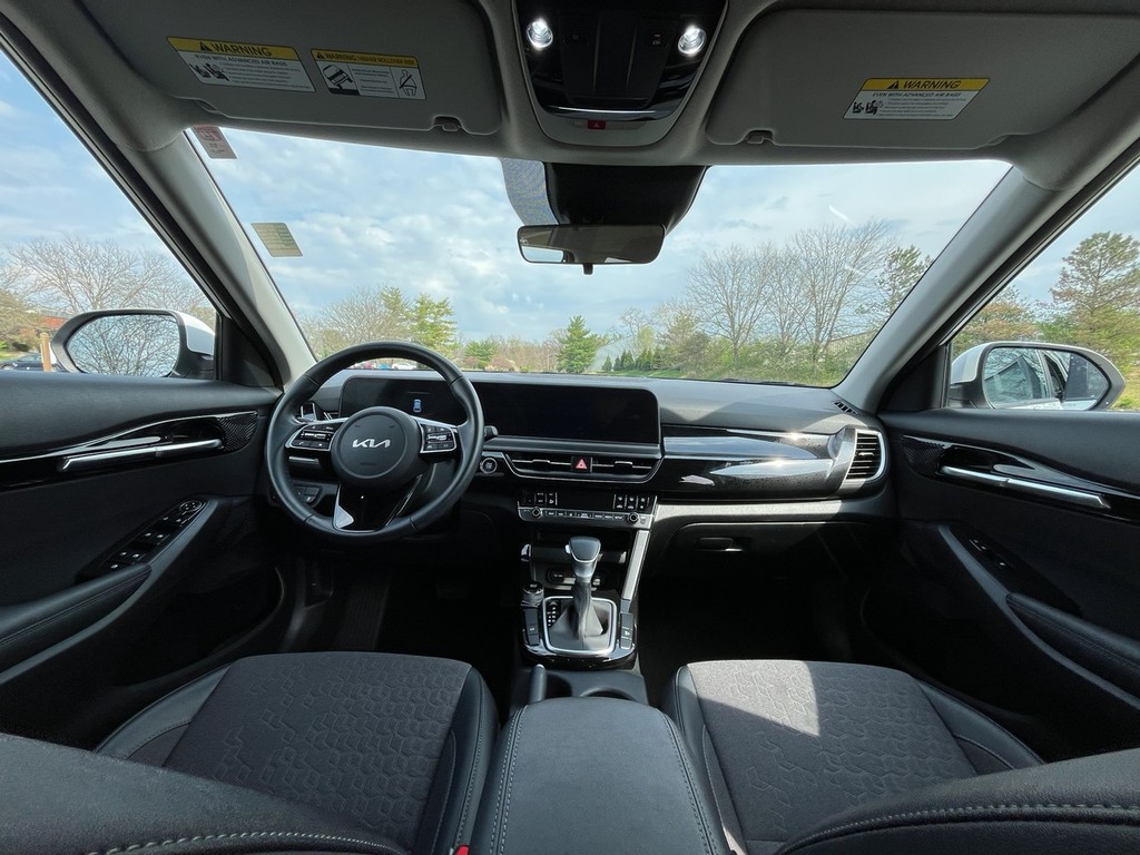 Kia Seltos Vehicle Full-screen Gallery Image 04