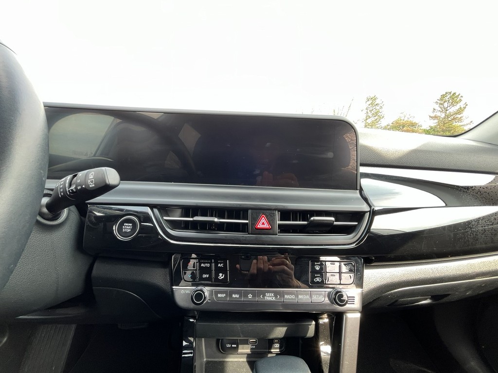 Kia Seltos Vehicle Full-screen Gallery Image 06