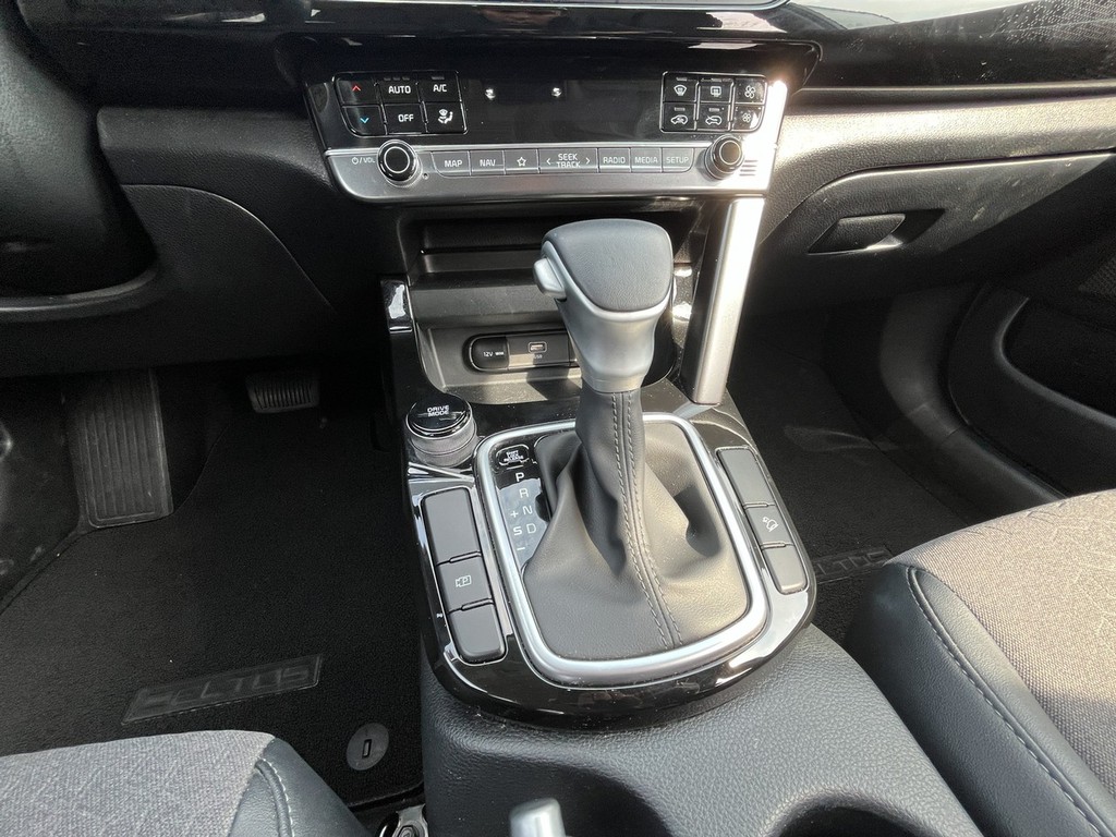 Kia Seltos Vehicle Full-screen Gallery Image 07