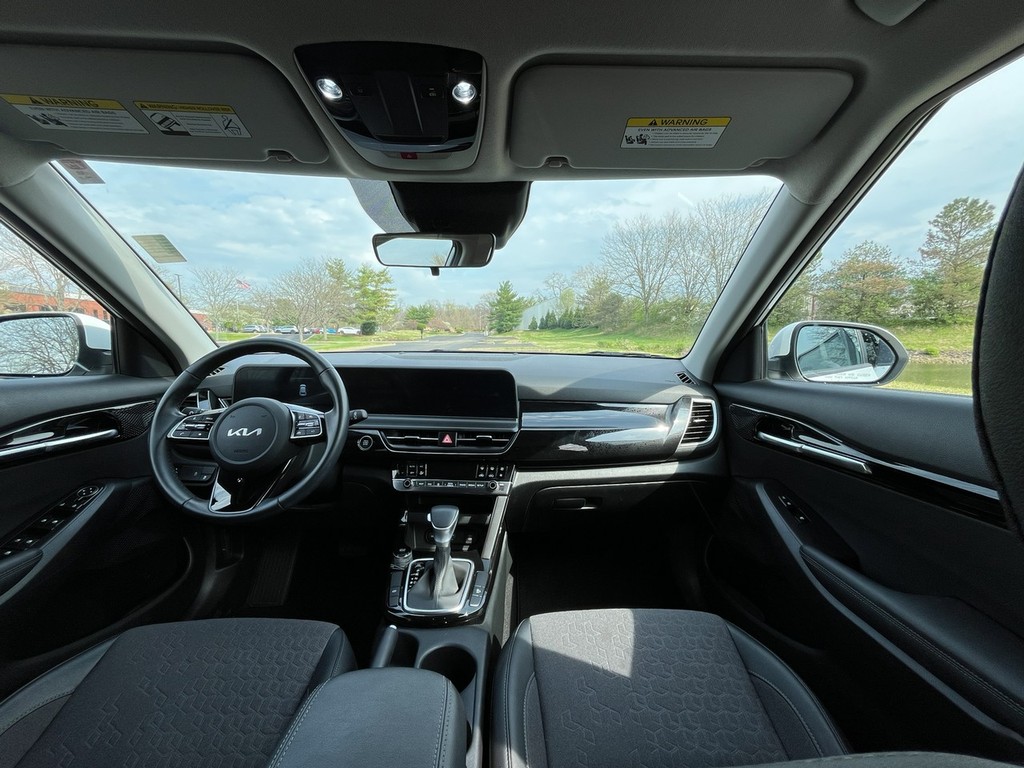 Kia Seltos Vehicle Full-screen Gallery Image 08