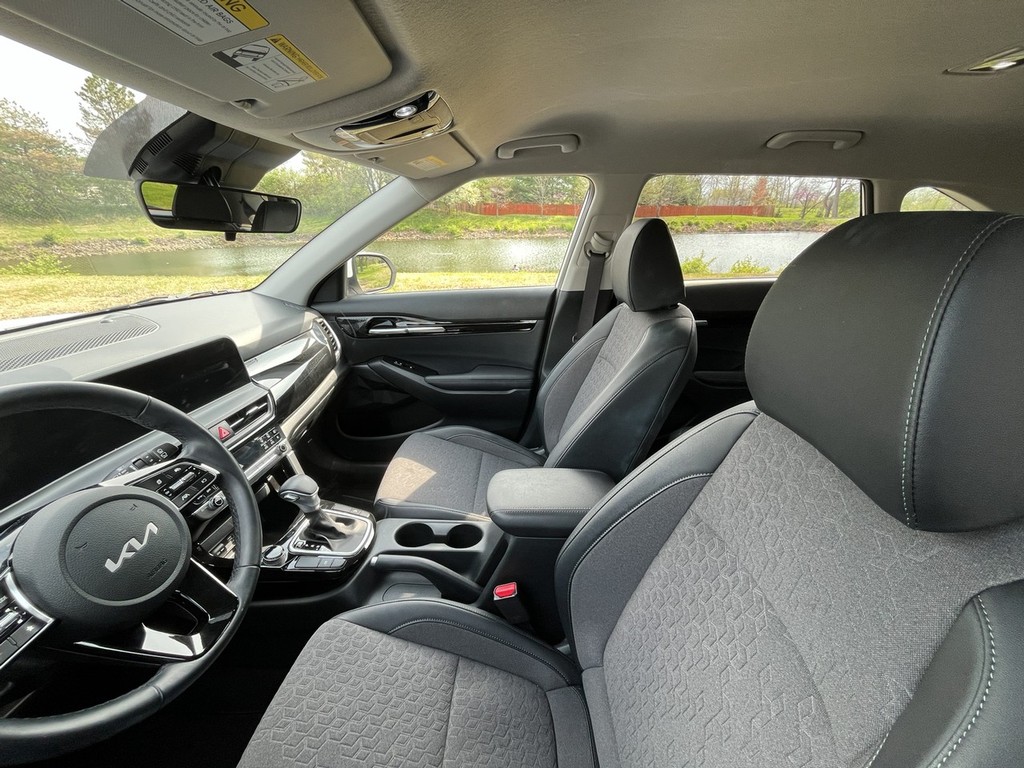 Kia Seltos Vehicle Full-screen Gallery Image 10