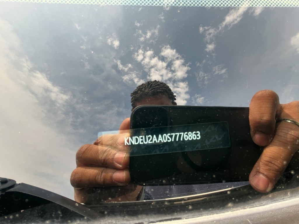 Kia Seltos Vehicle Full-screen Gallery Image 23