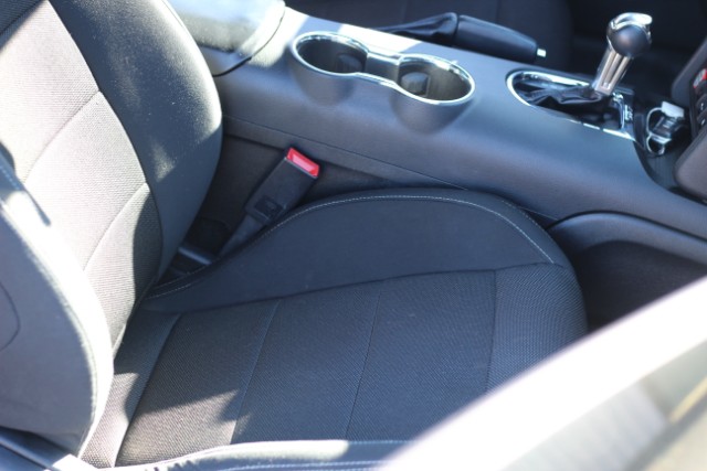 Ford Mustang Vehicle Full-screen Gallery Image 09
