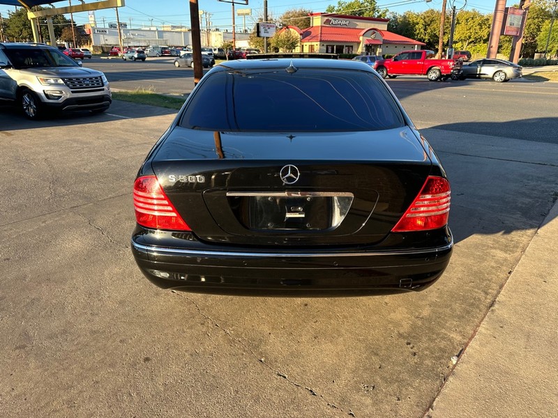 Mercedes-Benz S-Class Vehicle Full-screen Gallery Image 03