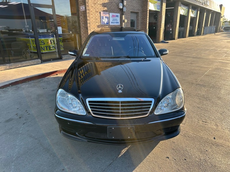 Mercedes-Benz S-Class Vehicle Full-screen Gallery Image 05