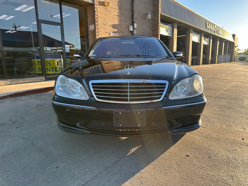 Mercedes-Benz S-Class Vehicle Full-screen Gallery Image 06