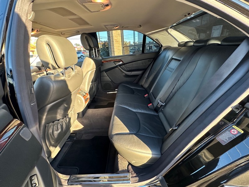 Mercedes-Benz S-Class Vehicle Full-screen Gallery Image 10