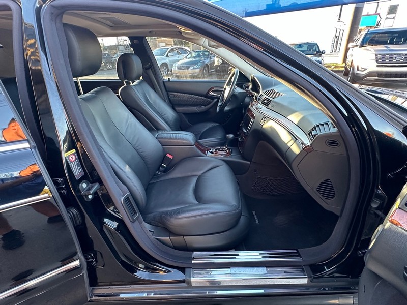 Mercedes-Benz S-Class Vehicle Full-screen Gallery Image 14