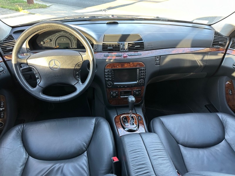 Mercedes-Benz S-Class Vehicle Full-screen Gallery Image 15