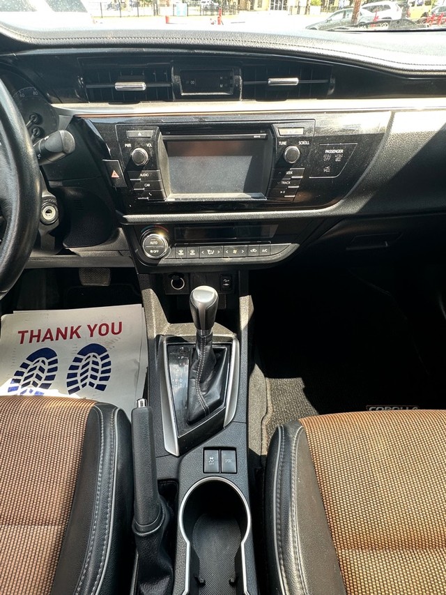 Toyota Corolla Vehicle Full-screen Gallery Image 10