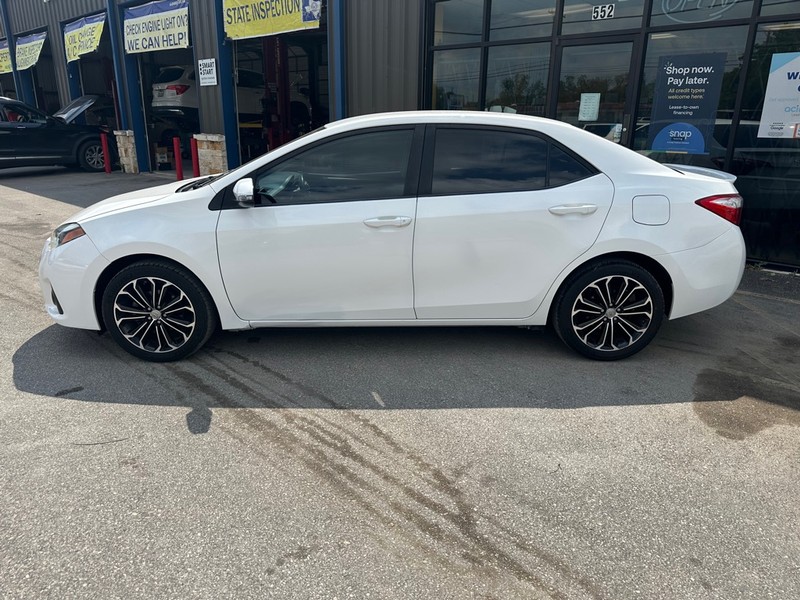 Toyota Corolla Vehicle Full-screen Gallery Image 03