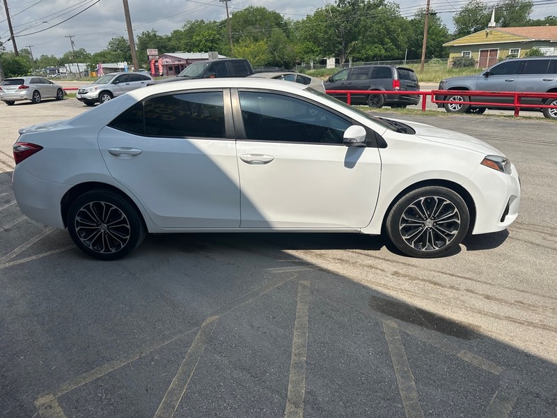 Toyota Corolla Vehicle Full-screen Gallery Image 05