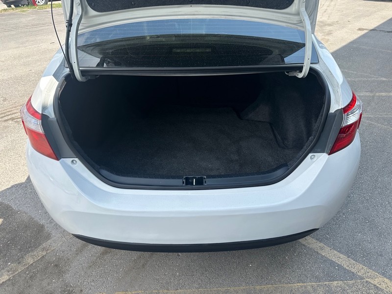 Toyota Corolla Vehicle Full-screen Gallery Image 07