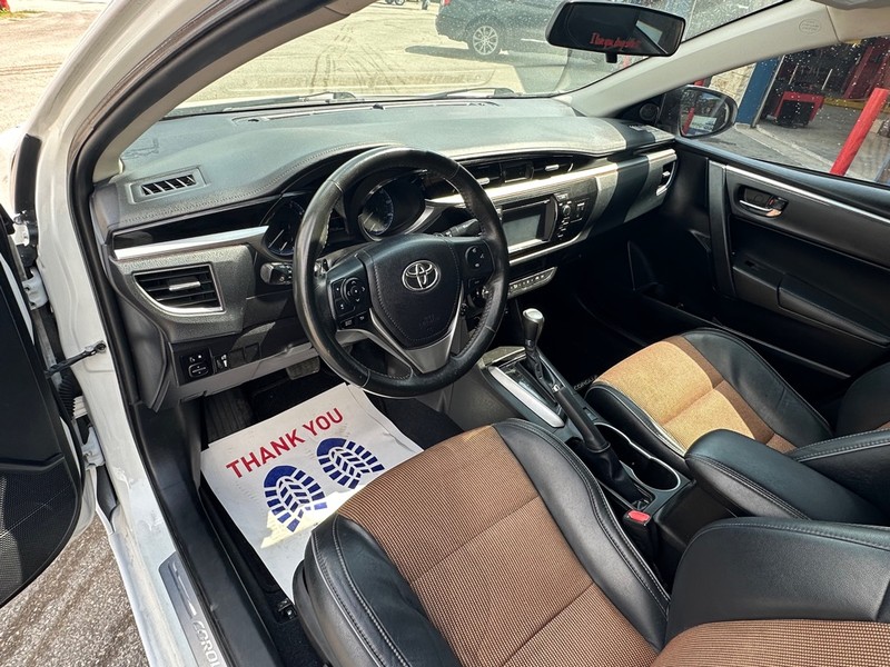 Toyota Corolla Vehicle Full-screen Gallery Image 08