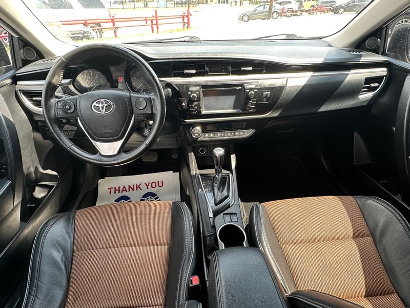 Toyota Corolla Vehicle Full-screen Gallery Image 09