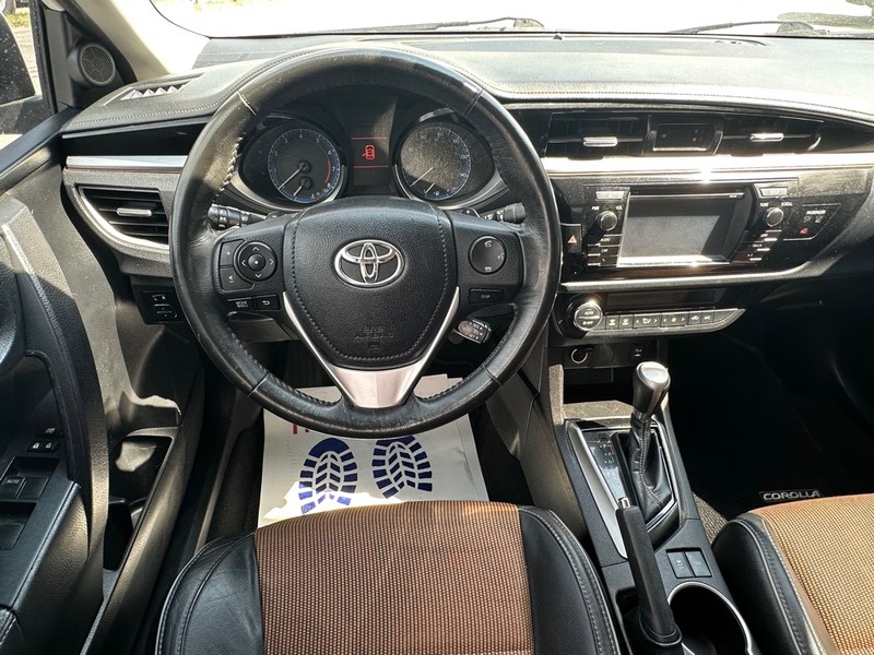 Toyota Corolla Vehicle Full-screen Gallery Image 11