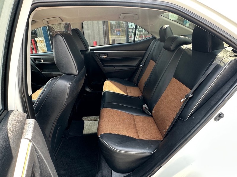 Toyota Corolla Vehicle Full-screen Gallery Image 12