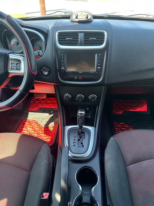 Dodge Avenger Vehicle Full-screen Gallery Image 12