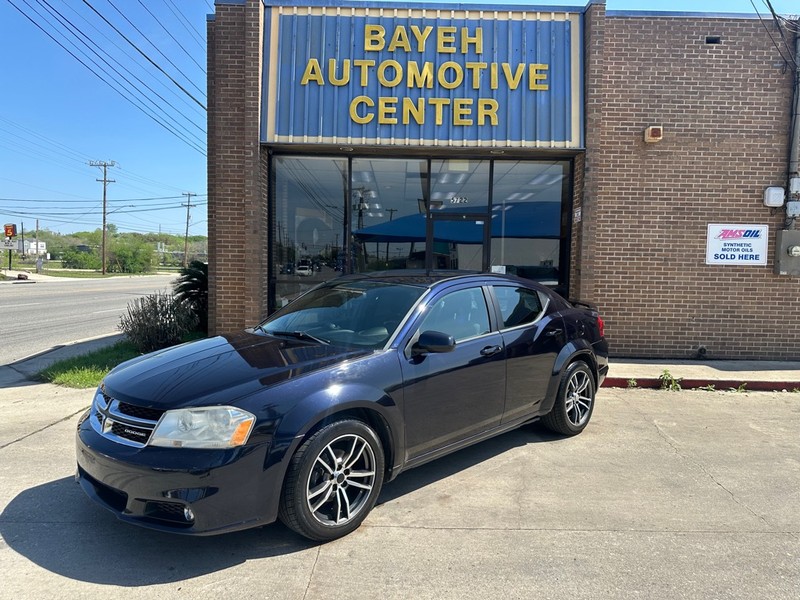 Dodge Avenger Vehicle Full-screen Gallery Image 01