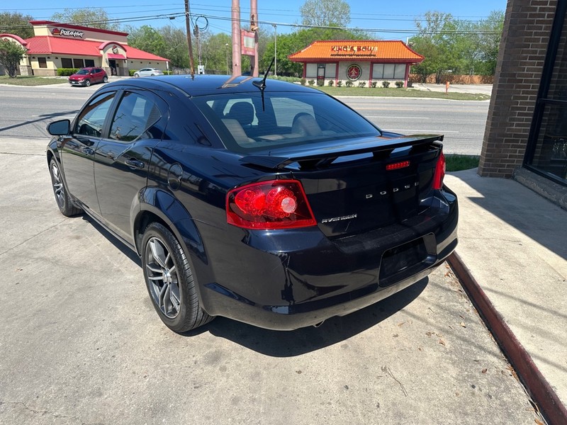 Dodge Avenger Vehicle Full-screen Gallery Image 03