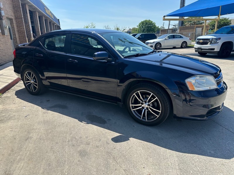 Dodge Avenger Vehicle Full-screen Gallery Image 05