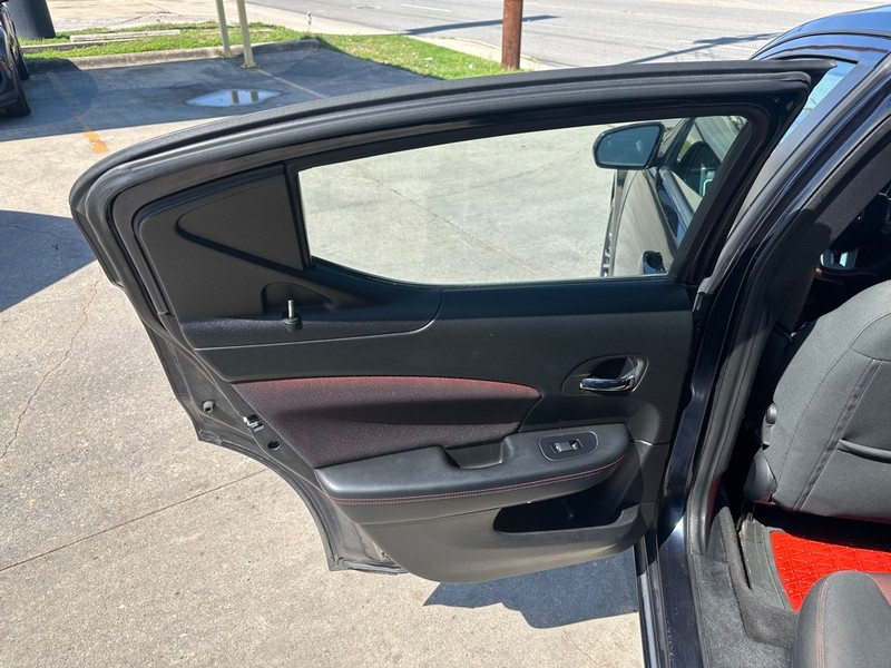 Dodge Avenger Vehicle Full-screen Gallery Image 08