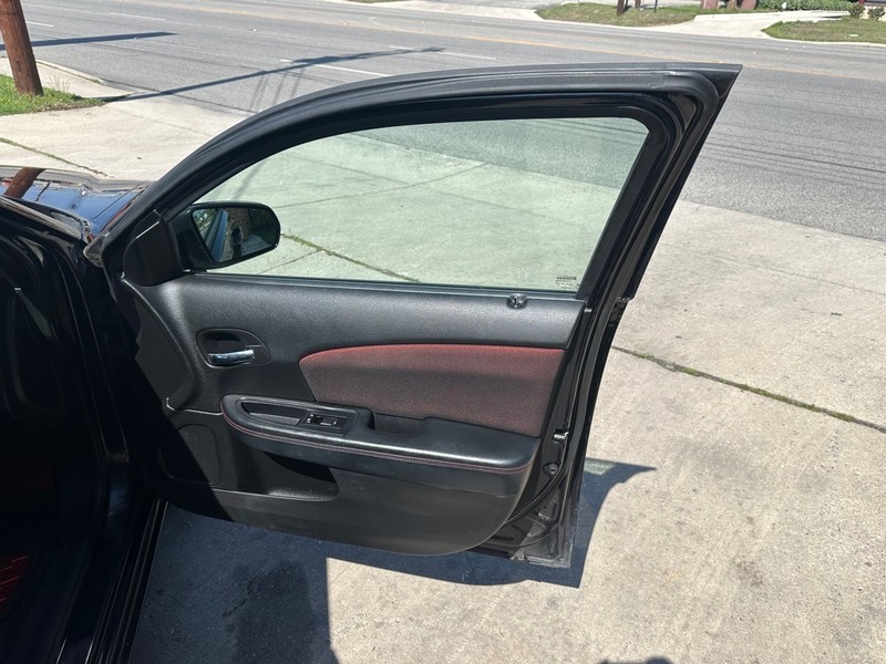 Dodge Avenger Vehicle Full-screen Gallery Image 09