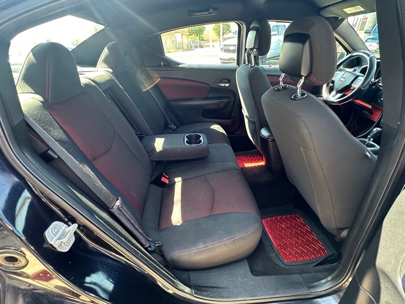 Dodge Avenger Vehicle Full-screen Gallery Image 10