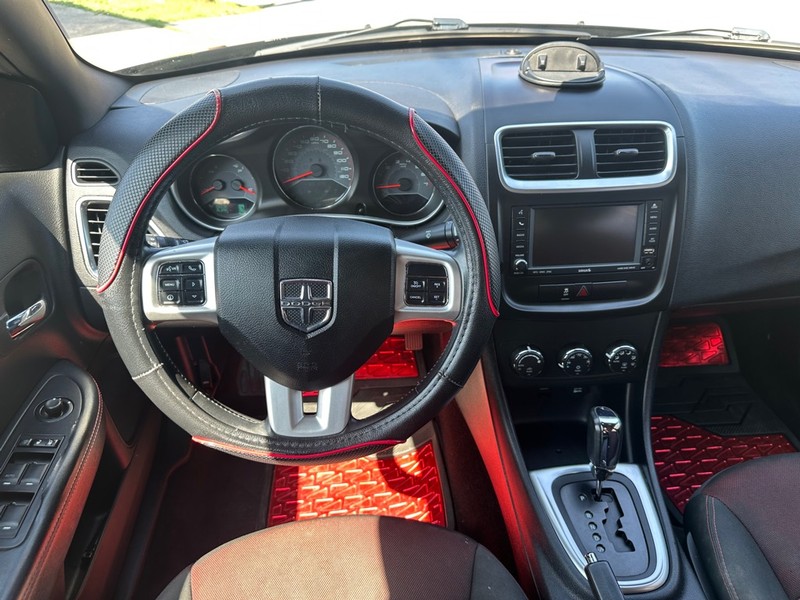 Dodge Avenger Vehicle Full-screen Gallery Image 13