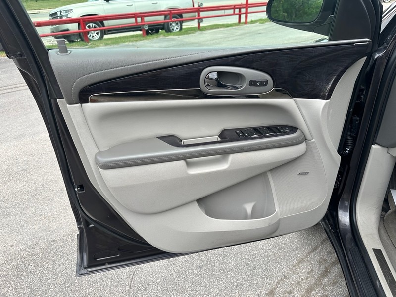 Buick Enclave Vehicle Full-screen Gallery Image 07