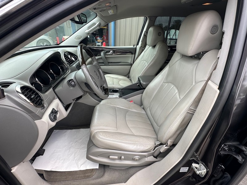 Buick Enclave Vehicle Full-screen Gallery Image 08