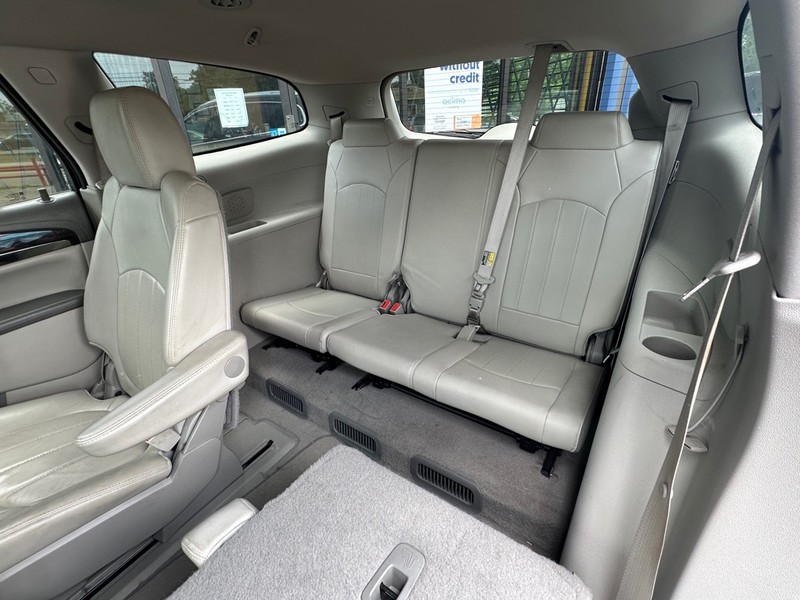 Buick Enclave Vehicle Full-screen Gallery Image 10