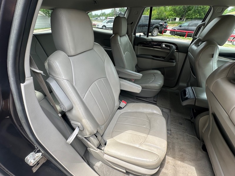 Buick Enclave Vehicle Full-screen Gallery Image 12