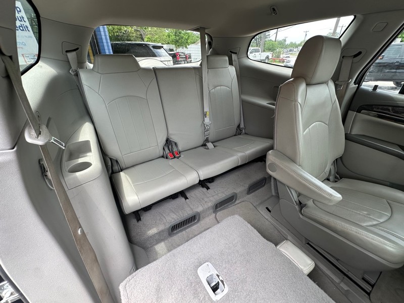 Buick Enclave Vehicle Full-screen Gallery Image 13