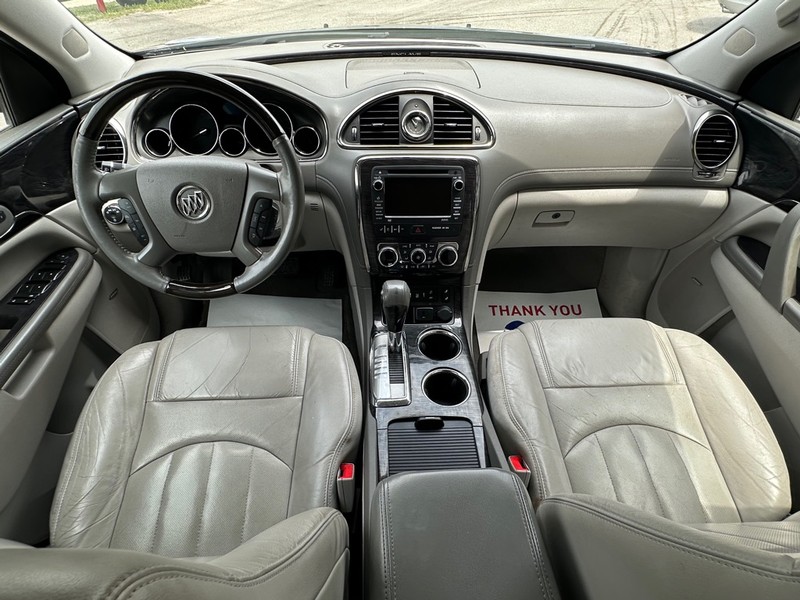 Buick Enclave Vehicle Full-screen Gallery Image 16