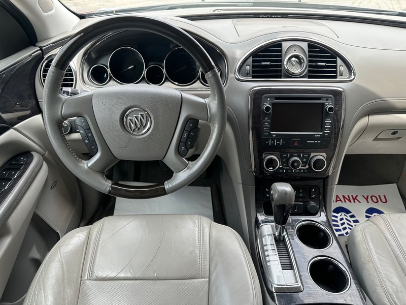 Buick Enclave Vehicle Full-screen Gallery Image 17